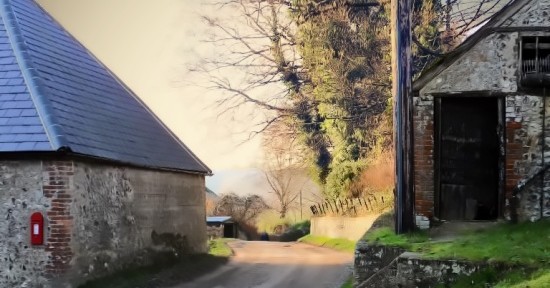 Saddlescombe Farm postbox